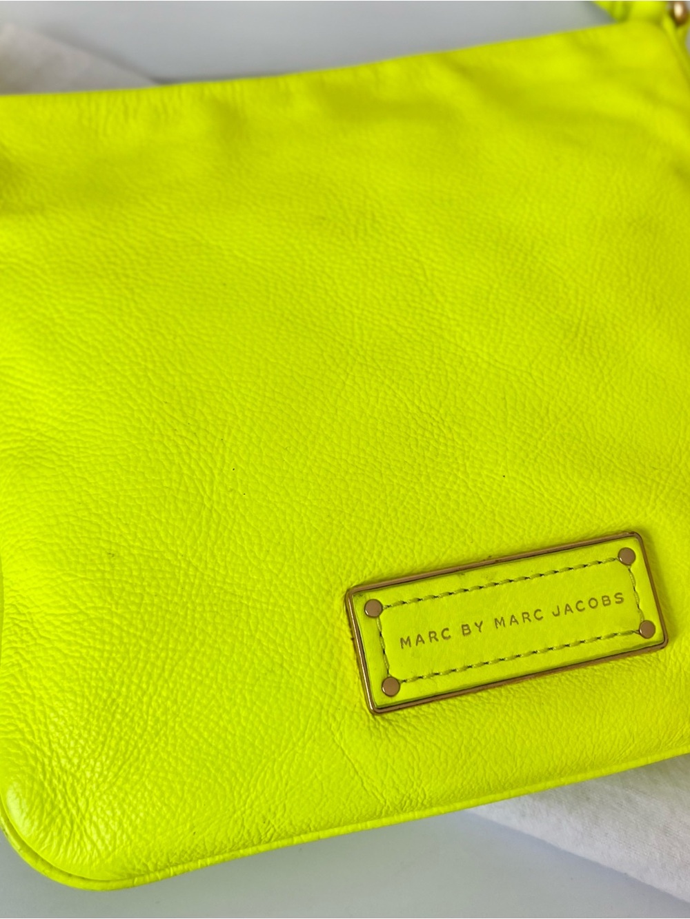Marc by Marc Jacobs • Sia Crossbody Too Hot To Handle Neon Yellow Leather Bag - Picture 5 of 15